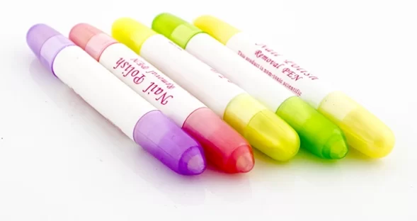 Korektor do lakieru hybrydowego z 3 końcówkami