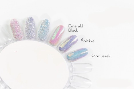 Indigo pixel emerald black efekt na paznokcie